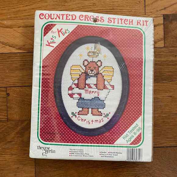 Merry Christmas Vintage Counted Cross Stitch Kit by New Berlin Company - Holiday - Picture 1 of 6